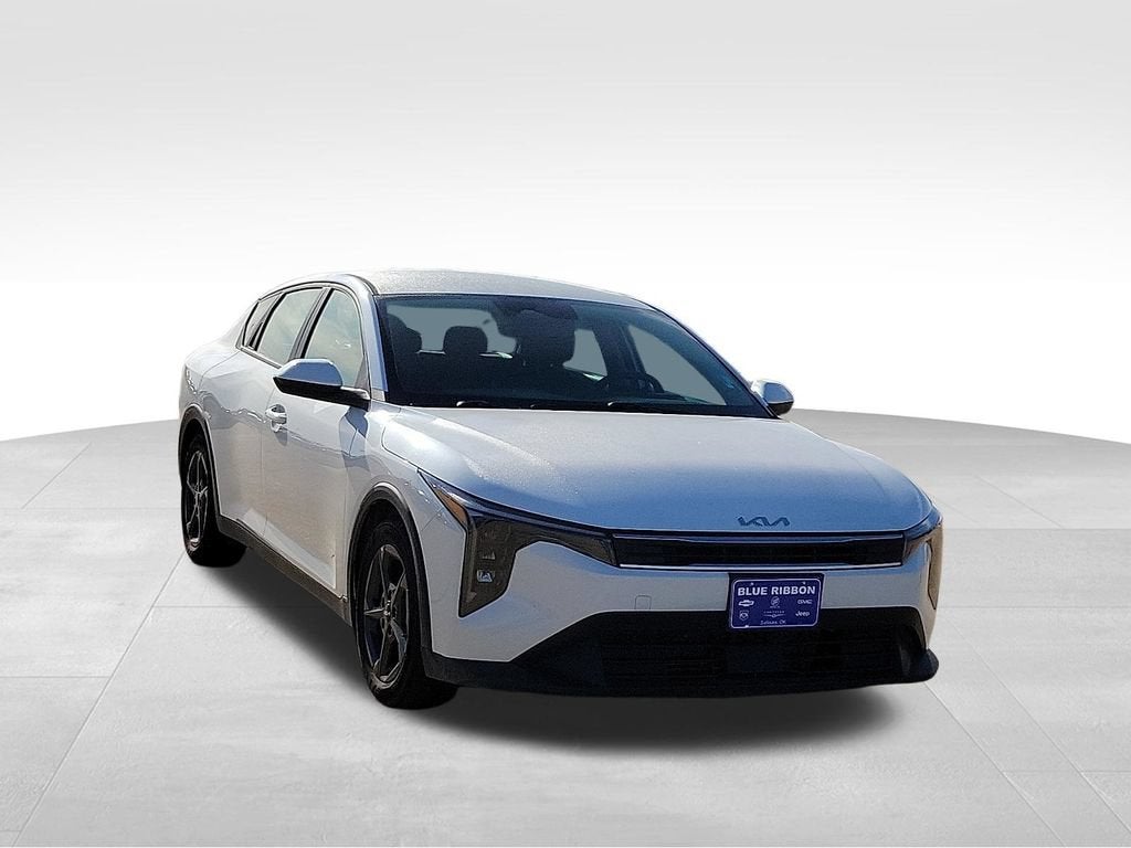 2025 Kia K4 LXS in White — front three-quarter view
