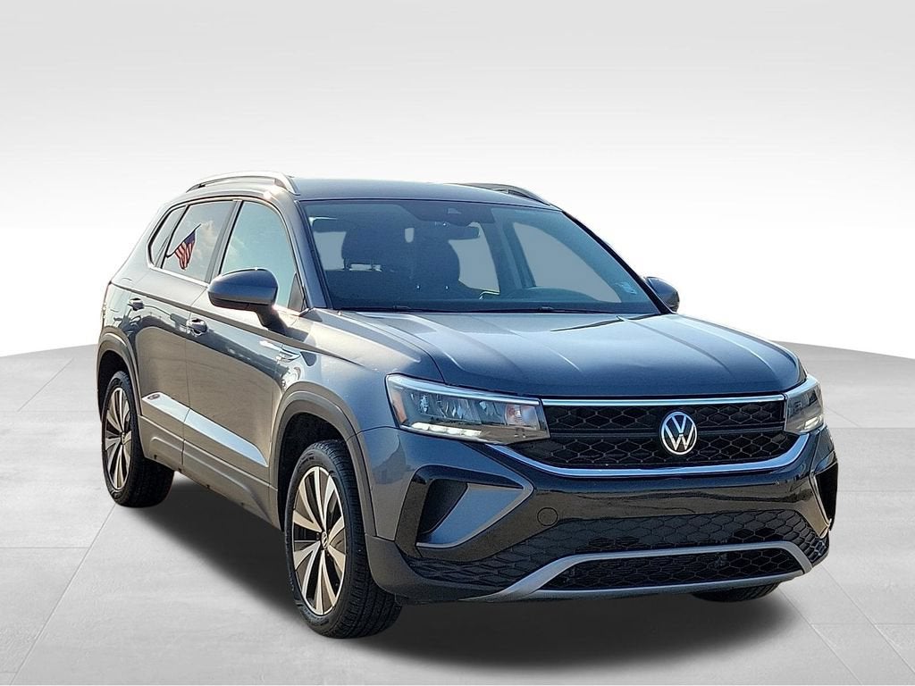 2024 Volkswagen Taos SE in Blue — front three-quarter view