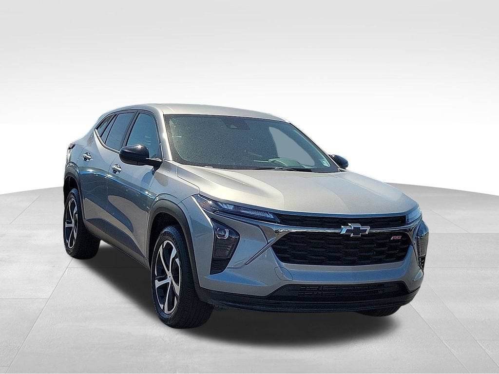2024 Chevrolet Trax 1RS in Sterling Gray Metallic — front three-quarter view