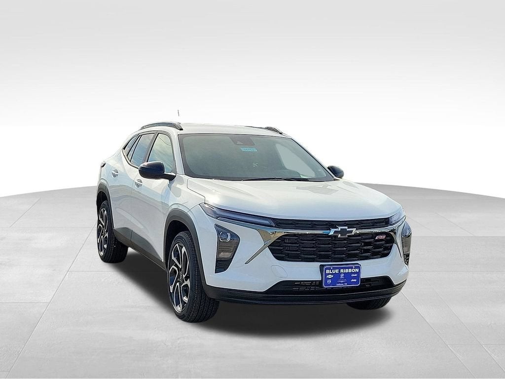 2026 Chevrolet Trax 2RS in Summit White — front three-quarter view