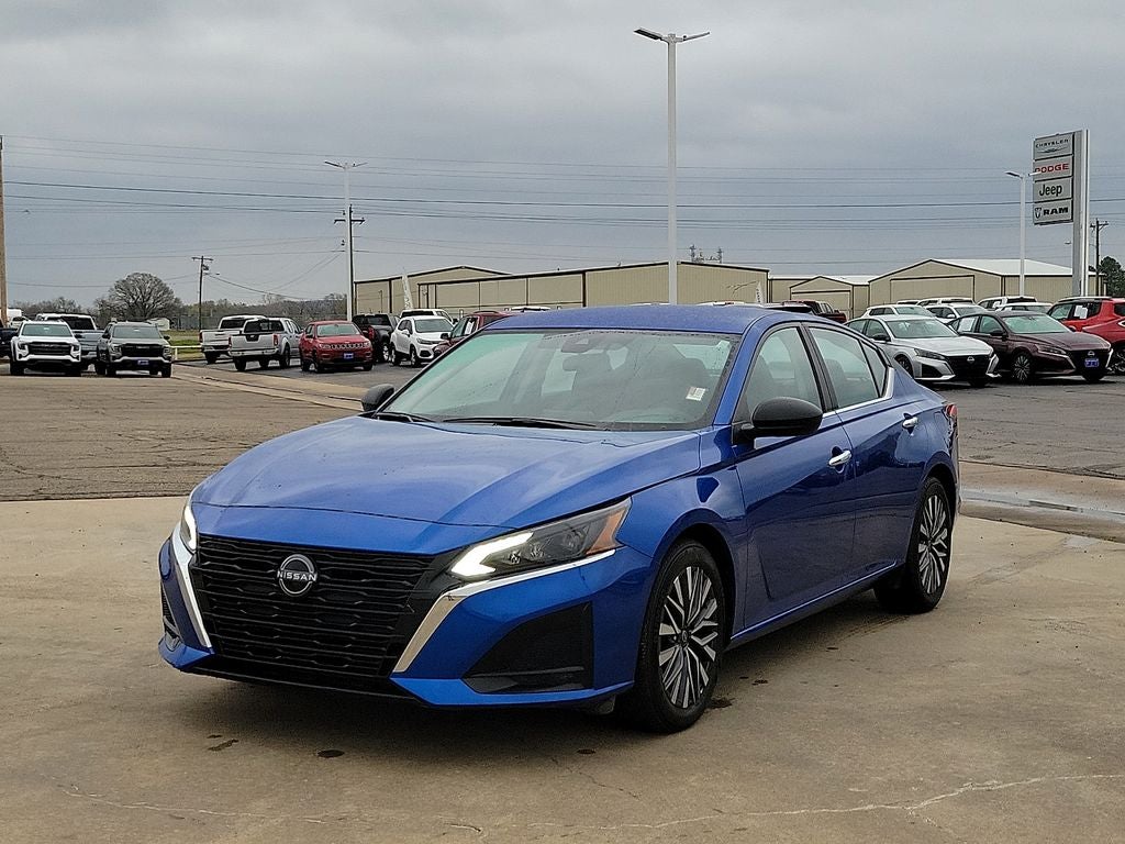 2025 Nissan Altima — side profile view