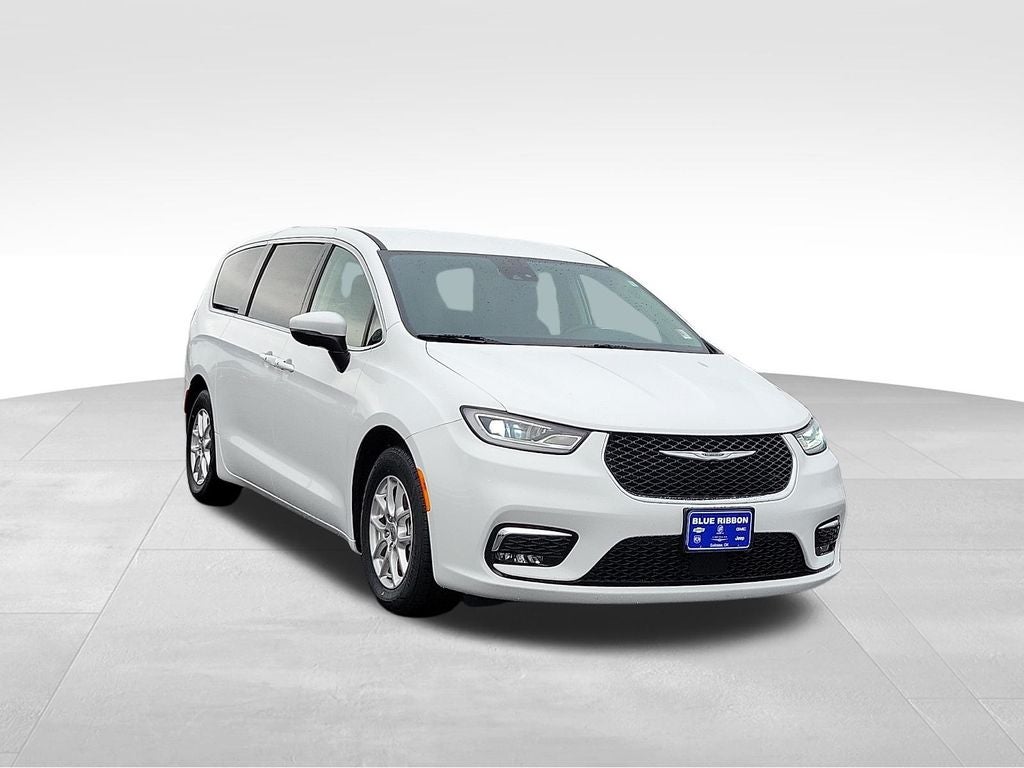 2023 Chrysler Pacifica Touring L in Bright White Clearcoat — front three-quarter view